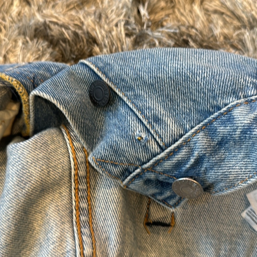 New Men's Levi Heavy Ripped Denim Shorts - 32 - Picture 7 of 7
